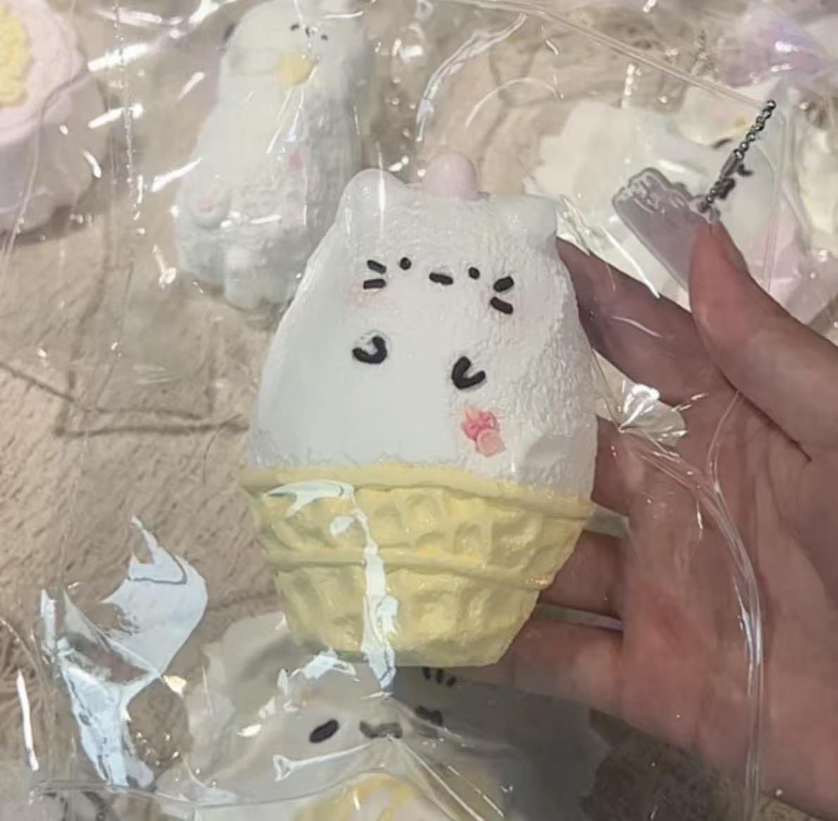 【莓了个莓-新品予約】柔らかくもちもちしたシリコン製のゆっくり反発するつまむおもちゃ（予約締切は9月25日）