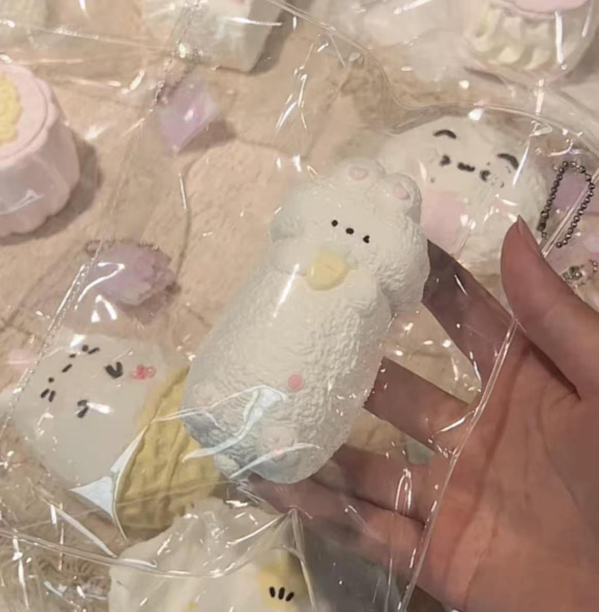【莓了个莓-新品予約】柔らかくもちもちしたシリコン製のゆっくり反発するつまむおもちゃ（予約締切は9月25日）