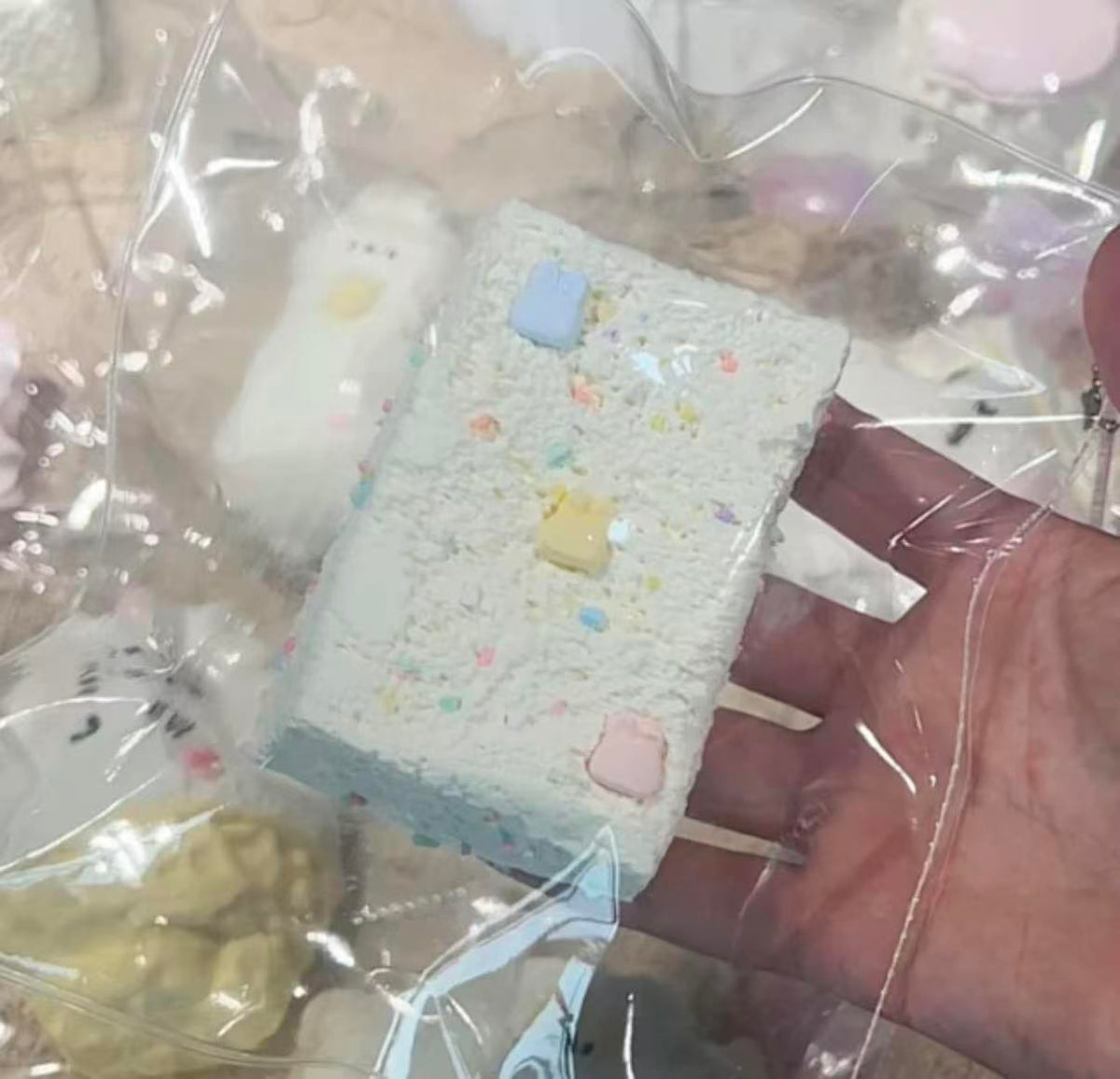 【莓了个莓-新品予約】柔らかくもちもちしたシリコン製のゆっくり反発するつまむおもちゃ（予約締切は9月25日）