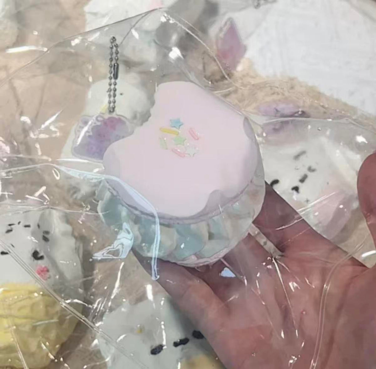 【莓了个莓-新品予約】柔らかくもちもちしたシリコン製のゆっくり反発するつまむおもちゃ（予約締切は9月25日）