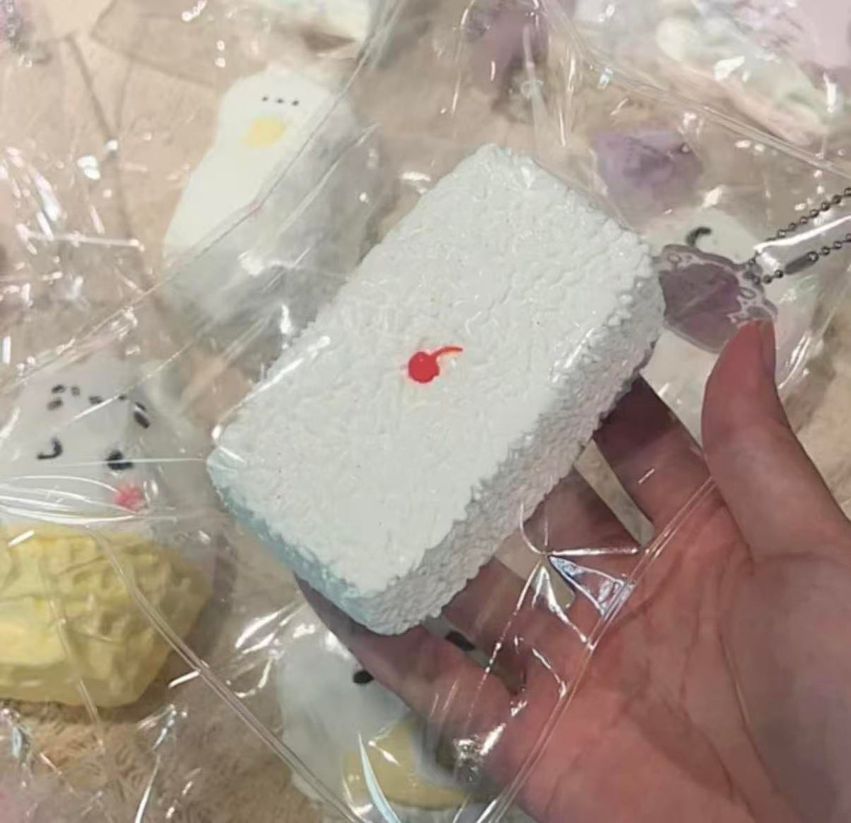 【莓了个莓-新品予約】柔らかくもちもちしたシリコン製のゆっくり反発するつまむおもちゃ（予約締切は9月25日）