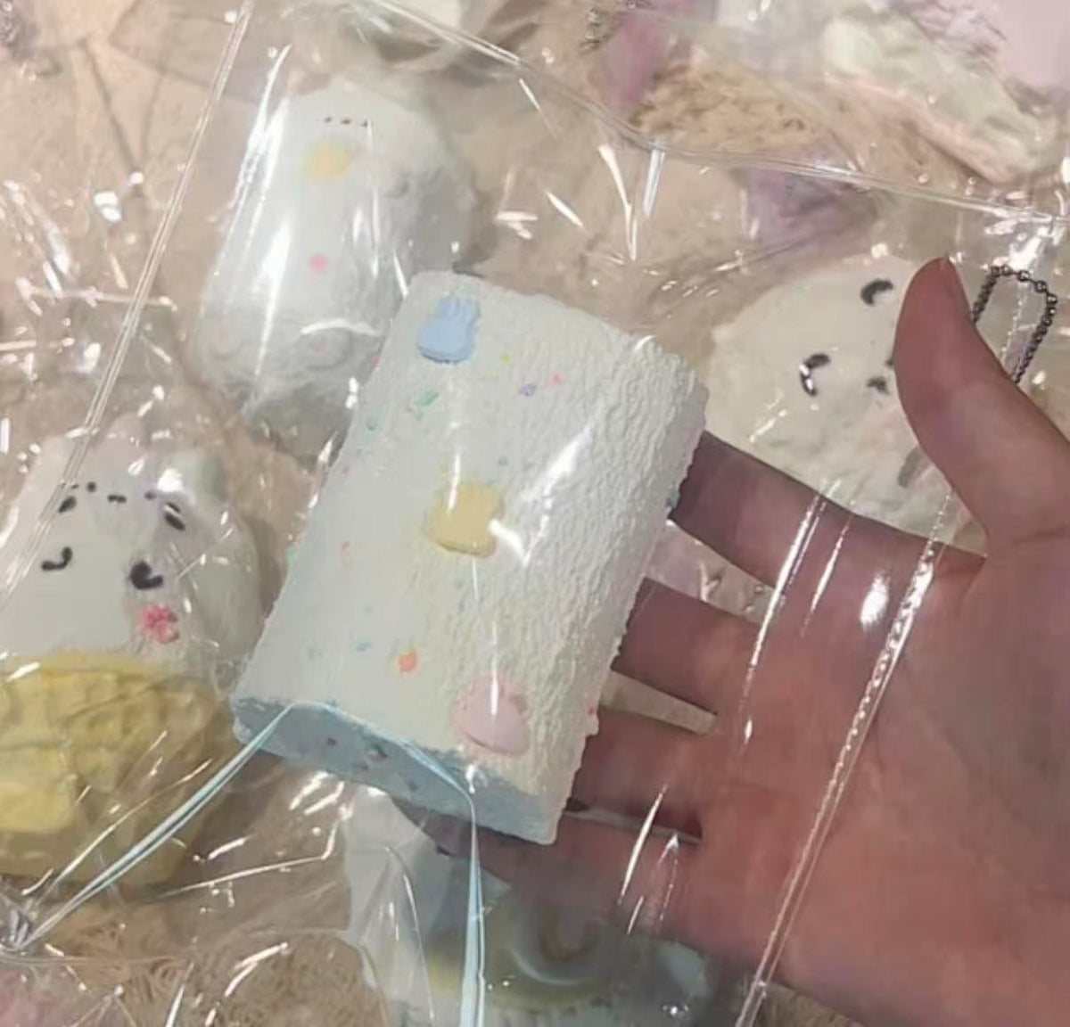 【莓了个莓-新品予約】柔らかくもちもちしたシリコン製のゆっくり反発するつまむおもちゃ（予約締切は9月25日）